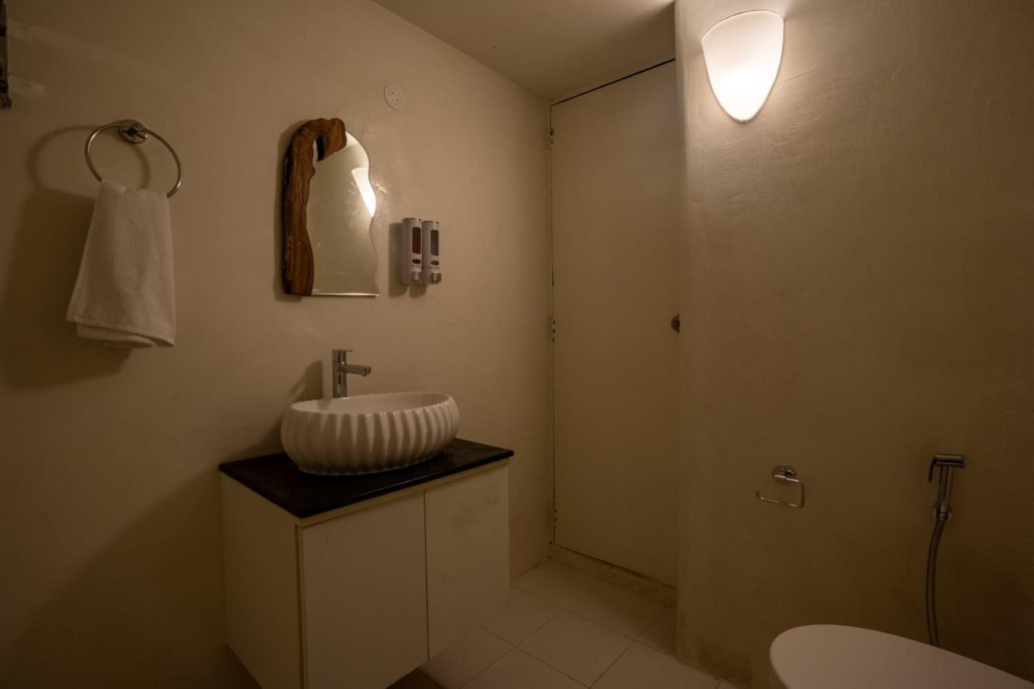 Nomads Resort - Destination Stays Пондичери Екстериор снимка